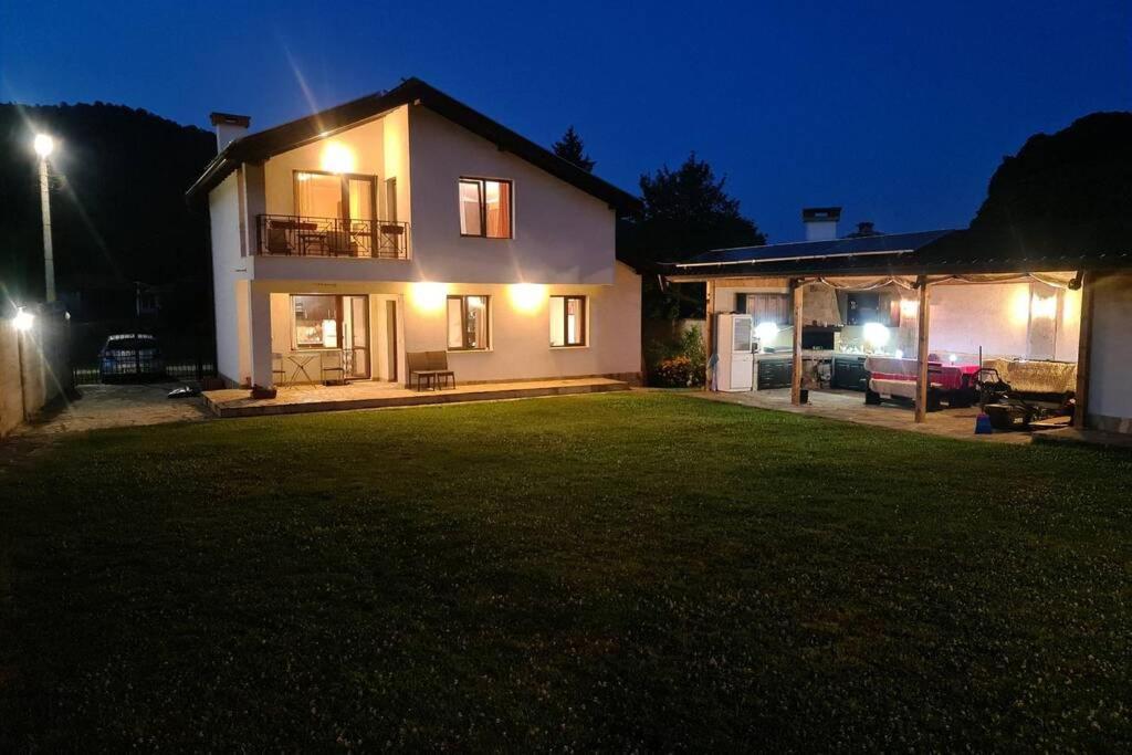 Двете Къщи В Планината Villa Beli Osum Luaran gambar